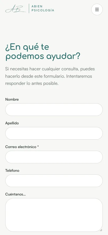 Formulario de contacto en móvil: «¿En qué te podemos ayudar?» con campos grandes y un solo dato obligatorio
